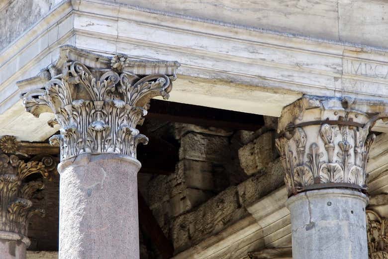 Colonnes du Panthéon de Rome
