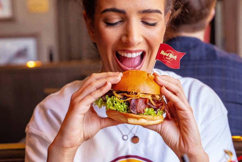 Profitez d'un hamburger au Hard Rock Cafe Rome