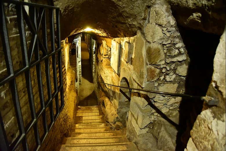 Entrez dans les catacombes