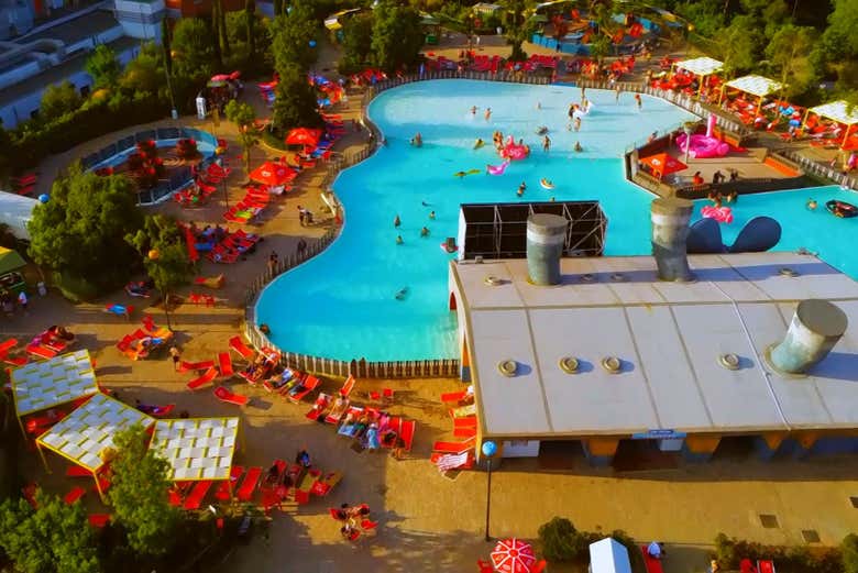 Dans la Cinepiscina, vous pouvez nager tout en regardant un film