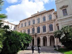 Façade principale du Palais Barberini à Rome