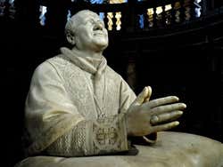 Basilique Sainte-Marie-Majeure, Statue Pie IX