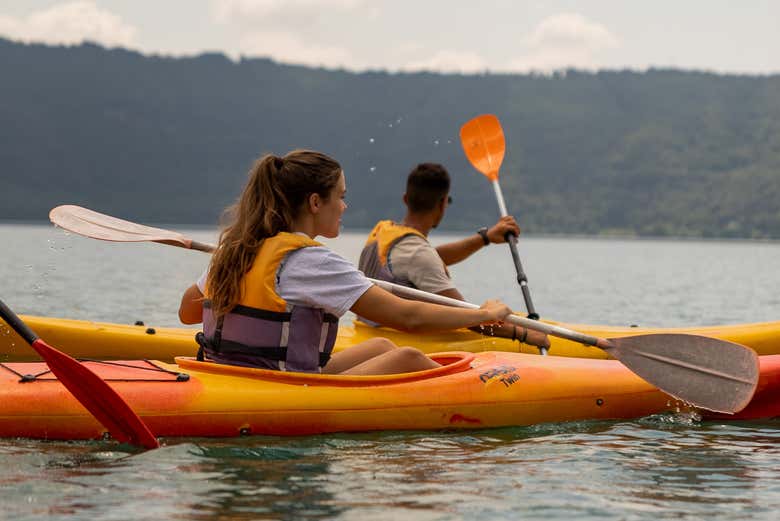 Pagayez au lac d'Albano